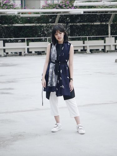 Cinta Indonesia, Inspirasi 5 Seleb Tampil Stylish dengan Kain Nasional