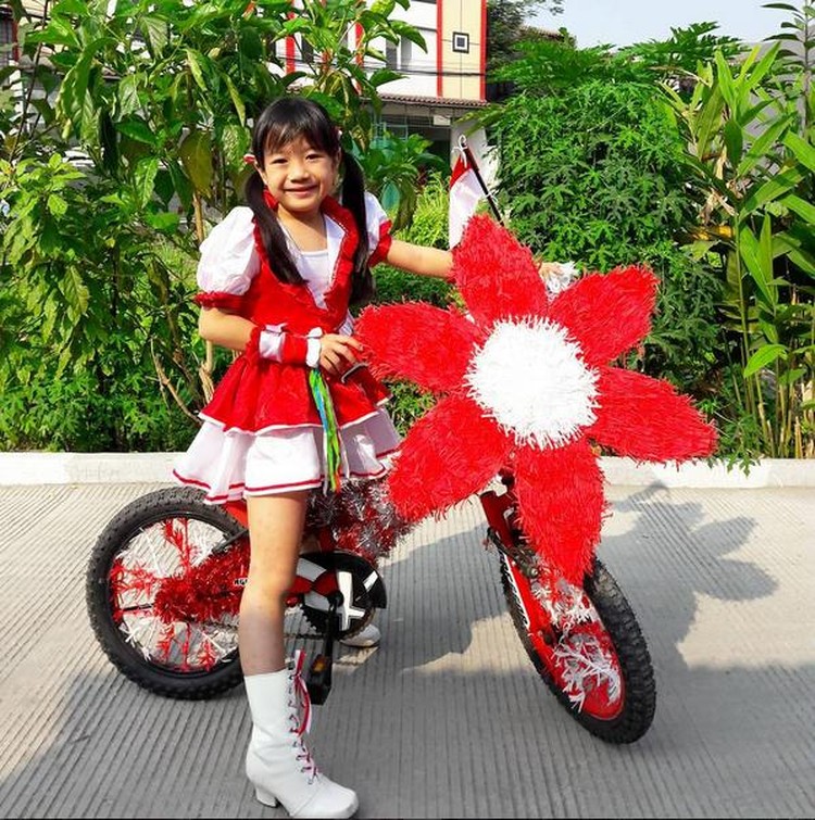 Foto Meriahnya Sepeda  Hias  Anak di HUT RI ke 72