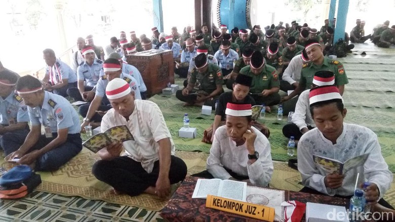 Aksi 171717, TNI di Surakarta Peringati HUT RI di Masjid Agung