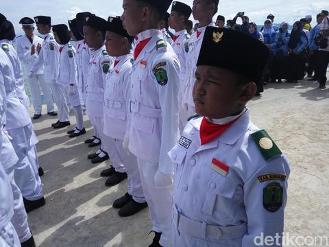 Anggota Paskibra cilik