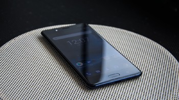 Layar 5,3 inch QHD, Snapdragon 835, RAM 4 GB, dan storage 64 GB adalah spek kuncinya. Foto: Pocket Lint