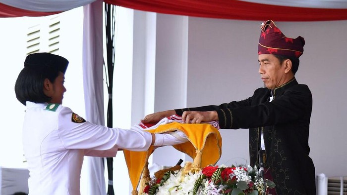Sore Hari, Upacara Penurunan Bendera di Istana Merdeka Digelar