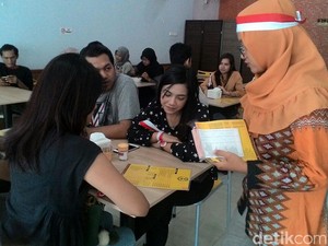 Hafal Teks Proklamasi, Diskon 50% Makan Rawon Balungan Bu Kades