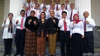Kalau ini gaya Menkeu Sri Mulyani merayakan HUT ke-72 RI di Kemenkeu. Foto: dok. detik