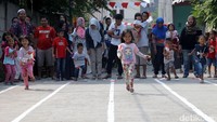 Lomba ini dikuiti oleh anak-anak, remaja dan orang tua. Warga sangat senang dengan lomba perayaan 17-an.