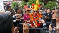 Juara pertama adalah Yasonna Laoly yang mengenakan pakaian adat Nias. Foto: Bagus Prihantoro Nugroho/detikcom