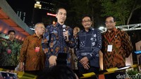 Usai meresmikan, Jokowi memberikan keterangan pers. Dia mengapresiasi pembangunan Simpang Susun Semanggi. (Foto: Arief Ikhsanudin/detikcom)