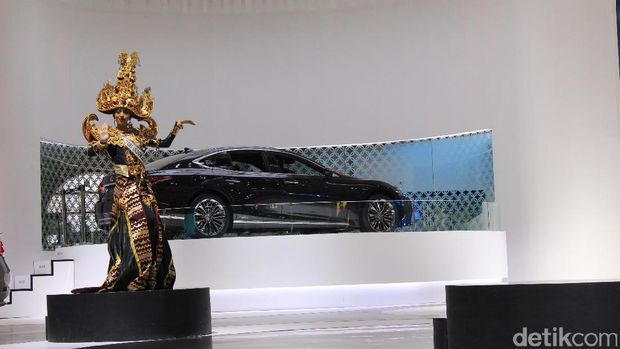 Lenggok Puteri Indonesia Kenalkan Budaya Nasional ala Lexus