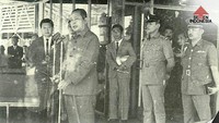 Di tahun 1969, Semen Gresik menjadi perusahaan semen pertama yang berstatus Persero. Kemudian di 1972, perseroan melakukan perluasan pabrik kedua untuk meningkatkan kapasitas produksi menjadi 500.000 ton per tahun dan diresmikan oleh Presiden Soeharto pada 10 Juli 1972. (dok. Semen Indonesia)