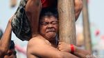 Foto : Lomba Panjat Pinang Simbol Kemeriahan HUT RI
