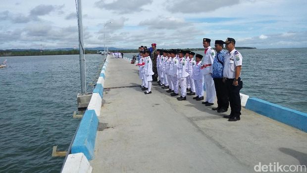 Upacara HUT ke-72 RI di Desa Sei Pancang, Sebatik, Kalimantan Utara.