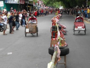 Seru! Puluhan Tukang Becak Ikut Lomba Balap 17 Agustus