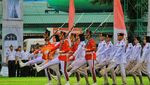 Merdeka! Semangat Paskibra Balikpapan Kibarkan Bendera Meski Becek