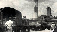 Pada tanggal 8 Juli 1991 saham perseroan resmi tercatat di Bursa Efek Jakarta (BEJ) dan Bursa Efek Surabaya yang kini menjadi Bursa Efek Indonesia (BEI). Semen Indonesia sekaligus menjadi BUMN pertama yang menjual sahamnya kepada publik (go public) dengan menjual 40 juta lembar saham kepada masyarakat. Saat itu, komposisi pemegang saham, negara 73% dan masyarakat (public) 27%. (dok. Semen Indonesia)