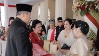 Keduanya sempat bersalaman dan saling sapa (Foto: Anung Anindito)