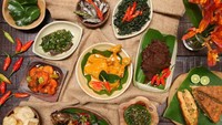 Nasi padang merupakan racikan nasi komplet dari Sumatra Barat. Nasi padang adalah makanan dengan nasi disertai dengan beragam lauk lain di piring dengan bumbu khas padang. (Foto: iStock)