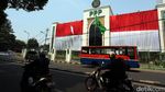HUT RI, Kantor DPP PPP Dihiasi Bendera Merah Putih Raksasa