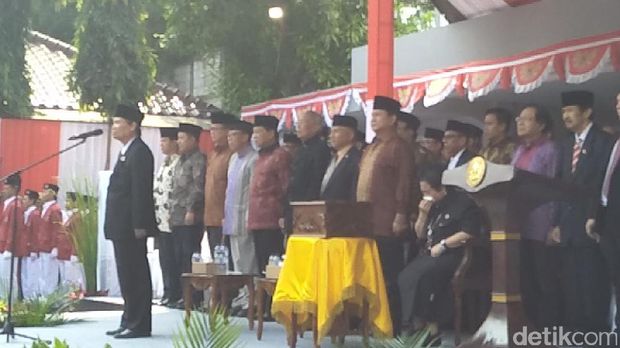 Rachmawati Soekarnoputri sempat menangis ketika rekaman suara Bung Karno membaca teks proklamasi diperdengarkan