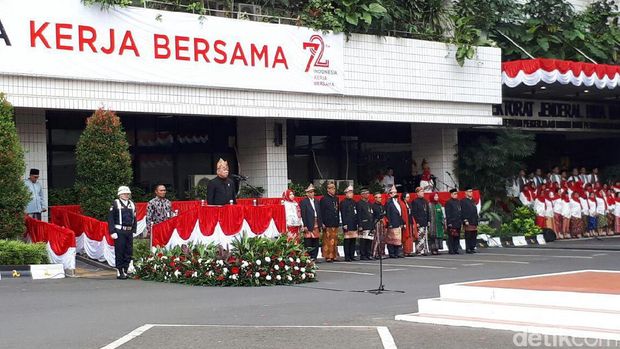 Gelar Upacara, Basuki dan Semua PNS Kementerian PUPR Berbaju Adat