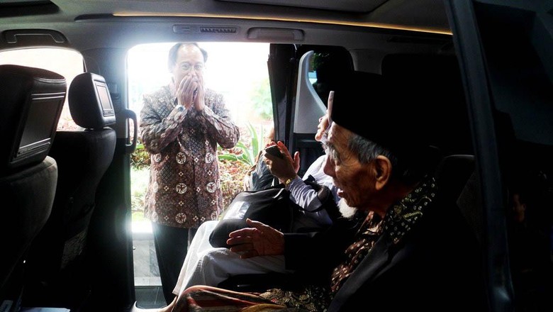 Ketua Majelis Syariah PPP KH. Maimoen Zubair Tunaikan 