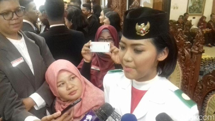 Ditunjuk 1 Jam Sebelum Upacara, Fariza Deg-degan Bawa Baki Bendera