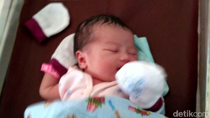 Haru, Tiga Pasangan Ini Lahirkan Anak di Hari Kemerdekaan