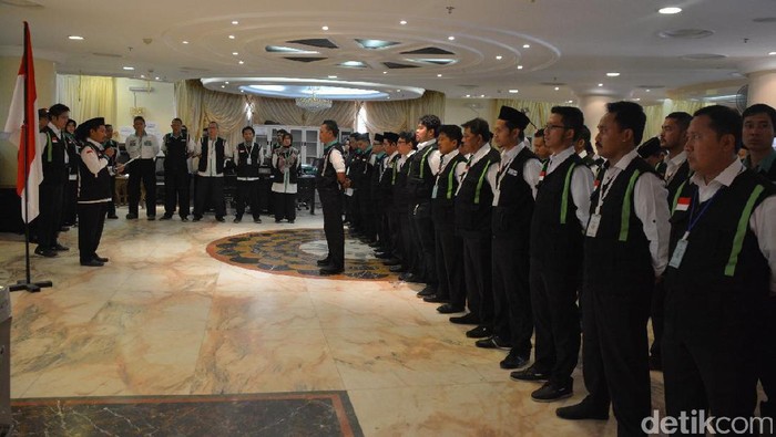 HUT RI di Tanah Suci: Upacara di Lobi Kantor Haji dan Kamar Hotel