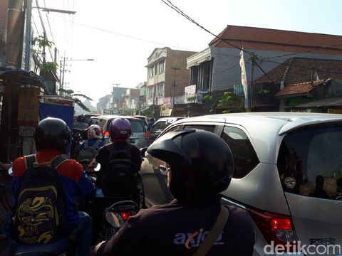 Imbas Jembatan Ngelom ditutup arus lalu lintas macet/