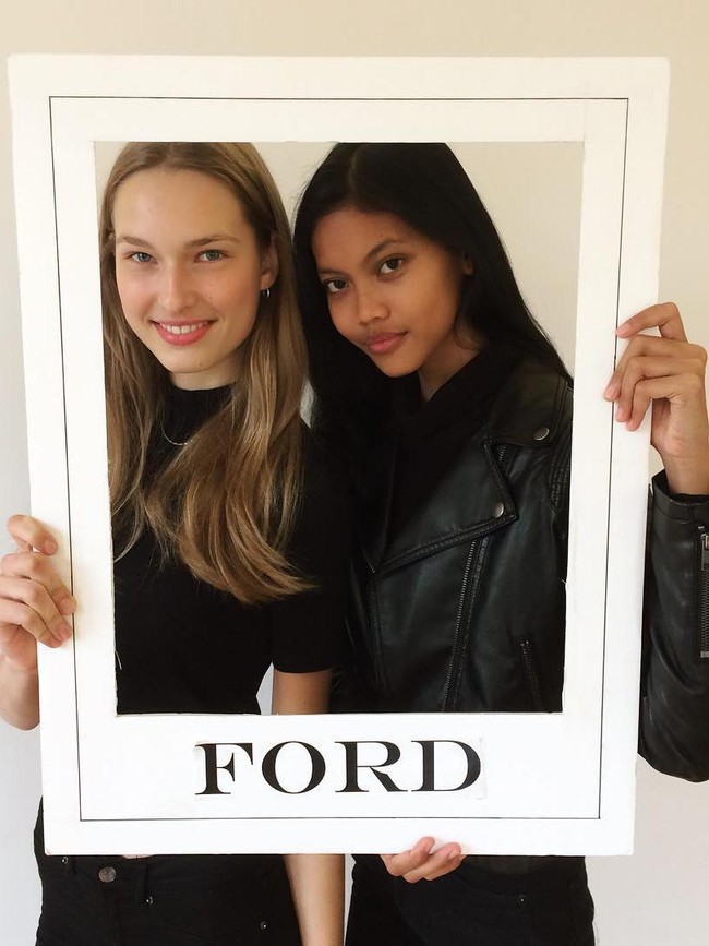 Mereka menemukanku di Instagram. Ternyata mereka suka dengan foto-foto polaroid-ku saat audisi, kata wanita berdarah Jawa itu. (Foto: Instagram/Laras Sekar)