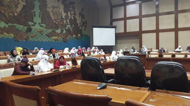 Jemaah ada yang menuntut uangnya dikembalikan dan ada juga yang minta diberangkatkan