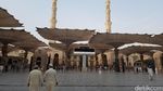 Foto: Matahari Terbit dan Payung Raksasa di Masjid Nabawi