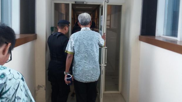 Anton mengatakan saat ini gedung DPR sudah kelebihan kapasitas