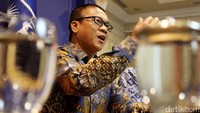 Sekretaris fraksi PAN Yandri Susanto, menggelar konferensi pers di ruang fraksi PAN, Kompleks Parlemen, Senayan, Jakarta, Jumat (18/8/2017), terkait wacana pembangunan apartemen DPR.