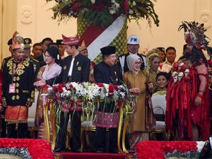 Totalitas Penampilan Warga Ekspresikan Indahnya Kebinekaan di Istana