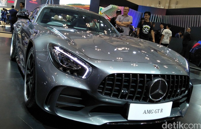 Mobil sport monster dari Mercedes-Benz, Mercedes-AMG GT R sudah dipamerkan di arena GIIAS 2017. Mobil tersebut dilepas di kisaran Rp 5.599.000.000 off the road.