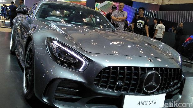 Mercedes-AMG GT-R