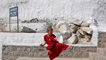 Foto: Biksu-biksu Cilik di Pegunungan Himalaya