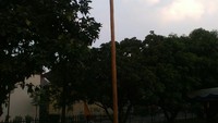 Seorang warga bernama Icim tewas terjatuh saat mengikuti lomba panjat pinang di Lapangan Voli Jalan Merkuri Utara, Kota Bandung, Jabar, Kamis (17/8/2017) sekitar pukul 16.30 WIB.