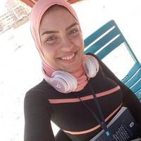 Rania Roushdy mulai mengalami kesulitan berjalan di usia tiga tahun dan sempat mencoba berjalan di usia 19 tahun. Namun kini ketika usianya menginjak 25 tahun, Rania tak dapat lagi melakukannya. Foto: Instagram