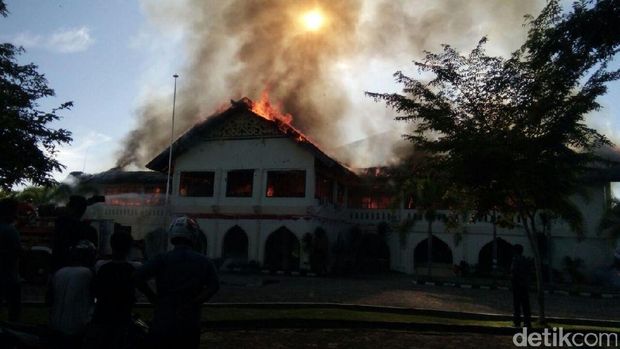Pelaku Bakar Gedung Rektorat Unimal Lhokseumawe karena Dipecat