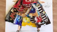 Kalau yang ini menggunakan bungkus bekas permen dan cokelat. Terlihat artistik, ya? Foto: Edgar Artis