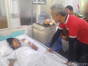 Jenguk Niken, Ganjar Pesan Orangtua Tak Takut Anaknya Diimunisasi