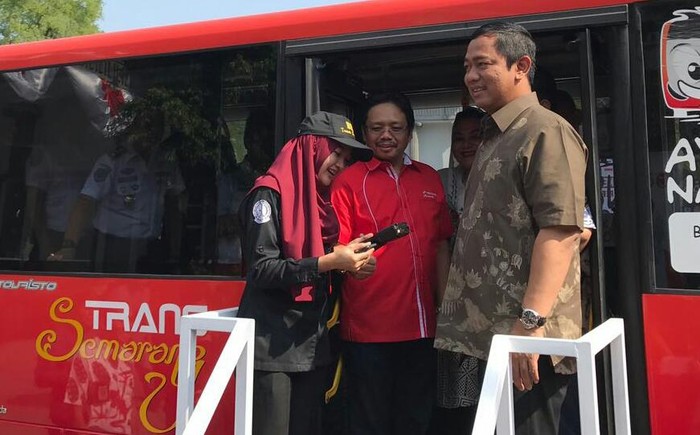 Bayar Trans Semarang Kini Cuma Tempel Stiker