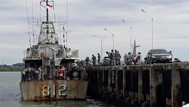  Proses evakuasi dilakukan dengan KN Gajah Laut milik Bakamla.