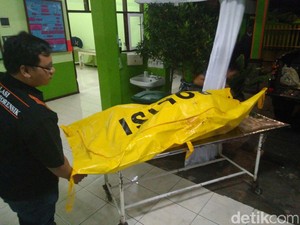 Mayat Wanita Terbungkus Karung Diperkirakan Meninggal 3-4 Hari Lalu