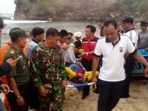 Pemancing yang Terjebak di Pulau Celeng Berhasil Dievakuasi