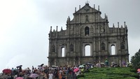Ruins of St Pauls merupakan bekas reruntuhan dari Gereja St Paul atau Mater Dei yang terbakar. Sisi dinding bagian depan yang tersisa dilestarikan dan dijadikan tempat wisata sejarah (Foto: Aji/detikTravel)