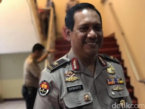 Polri Kembalikan 8 Ribu Paspor Korban Penipuan First Travel