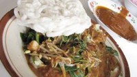 Janganan atau pecel bu Sri di Pekunden Semarang wajib disambangi. Racikan sayuran disiram bumbu kacang yang manis gurih pedas plus kerupuk kanji. Dijamin kenyang!Foto: Istimewa