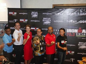 Atlet Triathlete Tertua Asia Ambil Bagian di IRONMAN 70.3 Bintan